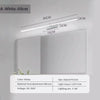 Vista de una luz LED lineal negra de pared con carcasa moderna y delgada para espejos de baño, obras de arte e iluminación ambiental