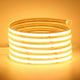Tira LED COB Premium Smart Solar enrollada emitiendo luz blanca cálida brillante y continua dentro de una funda transparente