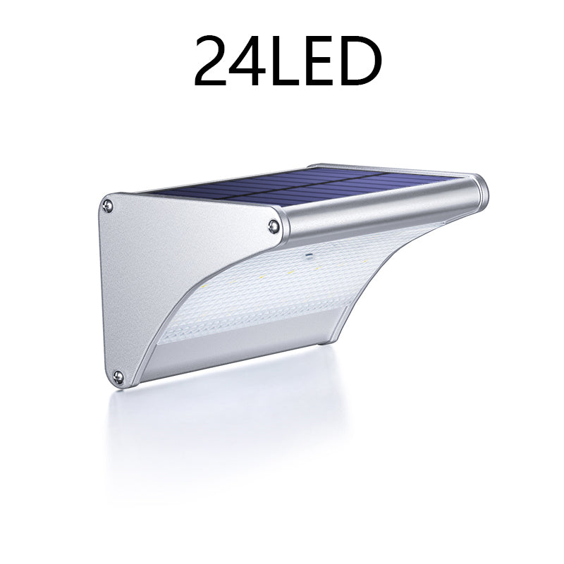 Variante argentée à 24 LED de l’applique solaire à détecteur de mouvement sur fond neutre