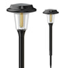 Primer plano de una luz solar de camino mostrando el cabezal LED y la superficie de carga solar superior