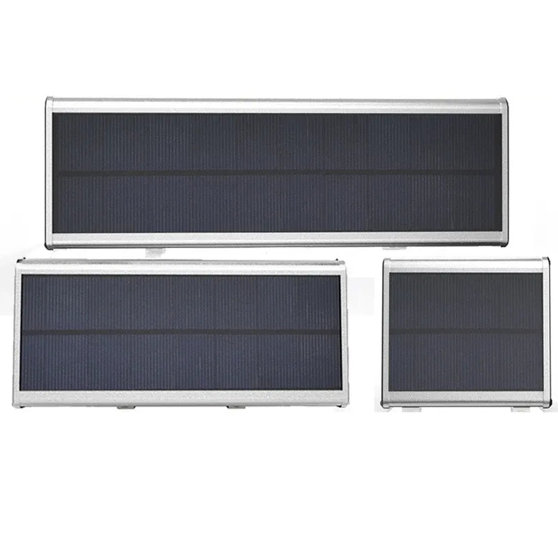 Applique solaire fournissant un éclairage de sécurité nocturne intense le long d’un mur extérieur résidentiel et du sol environnant
